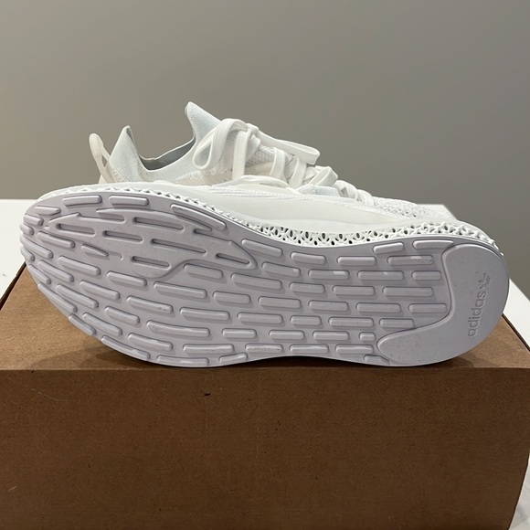 adidas Originals 4D Fusio sneakers in triple white - Picture 5 of 6